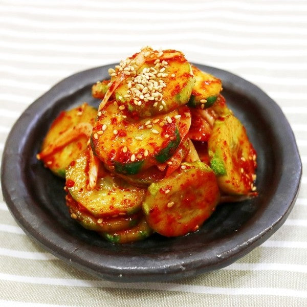 오이무침 Seasoned Cucumber in chili pepper powder