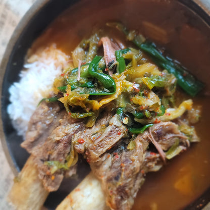 우거지 갈비탕  Spicy beef rib soup (frozen)