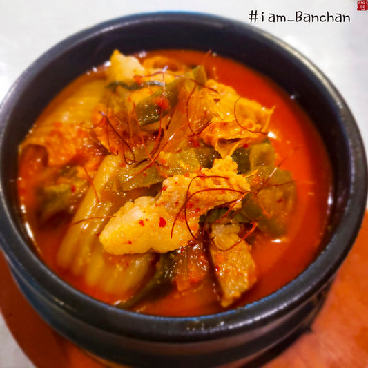 엄마 손 김치 찌개 Kimchi Jjigae (stew)