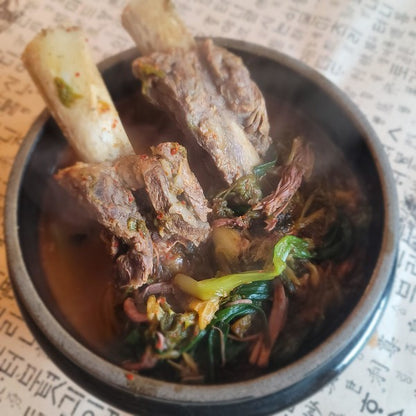 우거지 갈비탕  Spicy beef rib soup (frozen)